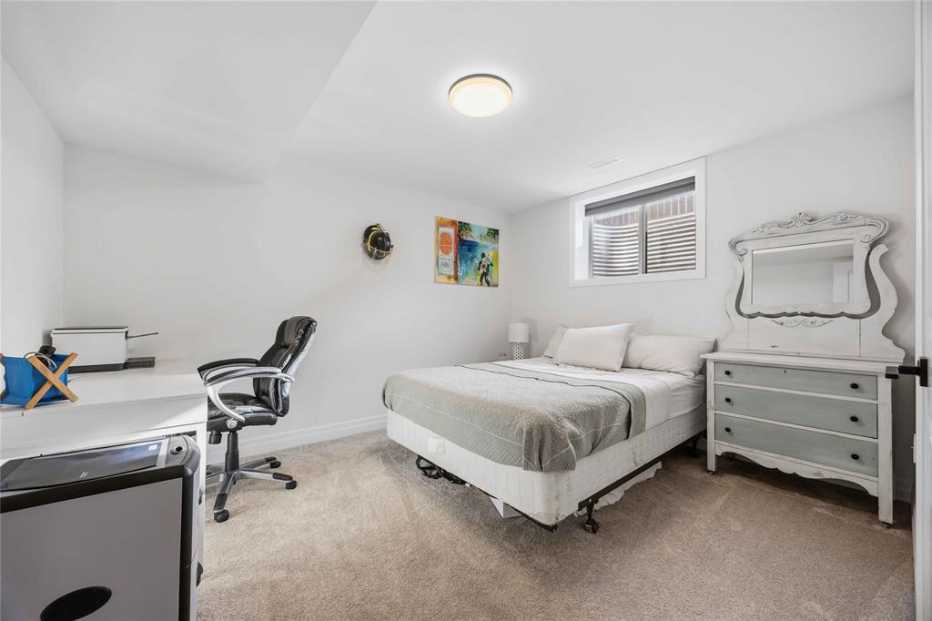3939 Arie Court, Plympton-Wyoming, ON