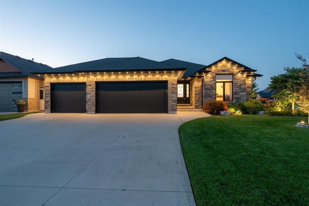 3939 Arie Court, Plympton-Wyoming, ON