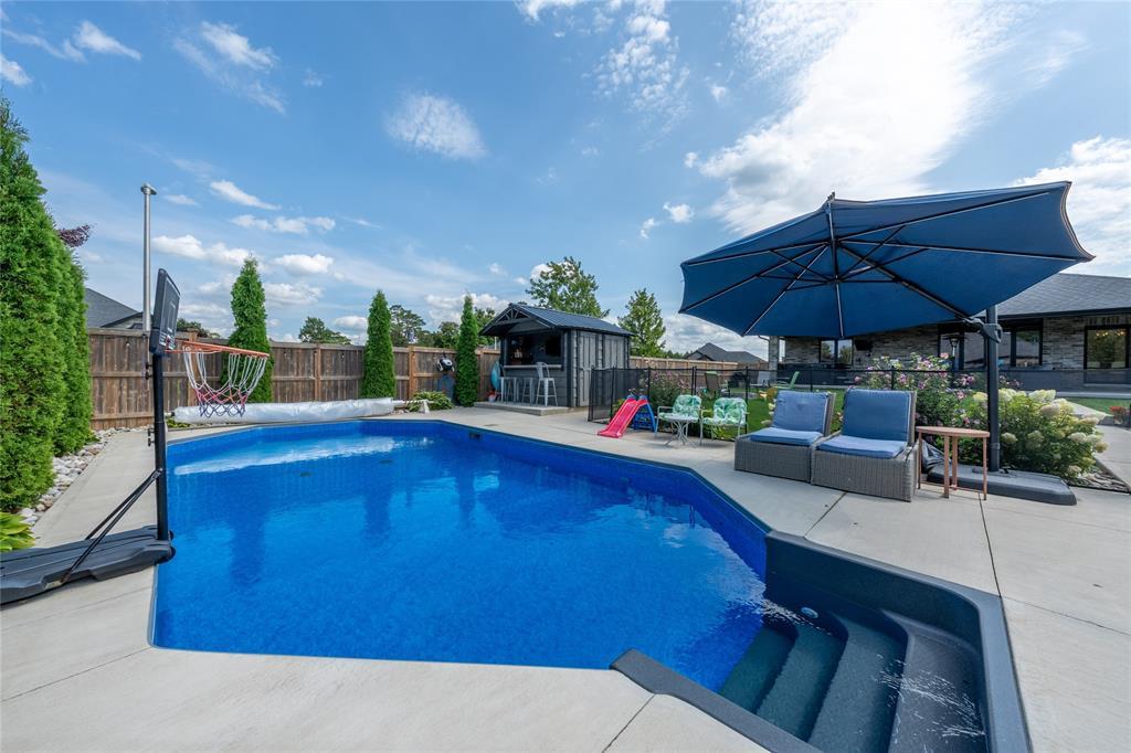 3939 Arie Court, Plympton-Wyoming, ON