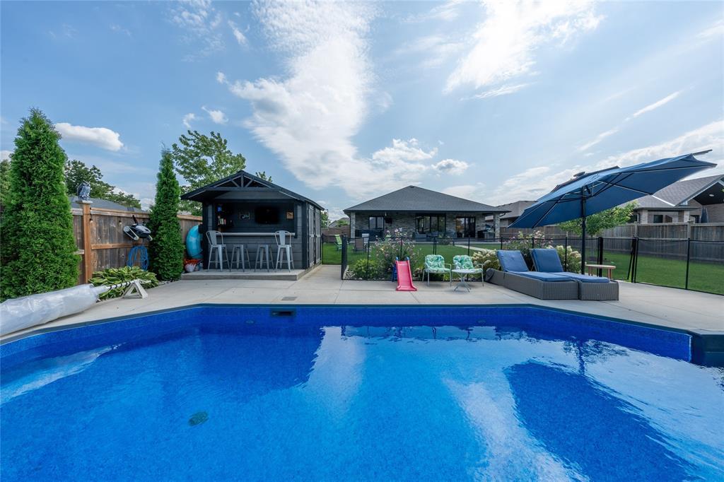 3939 Arie Court, Plympton-Wyoming, ON