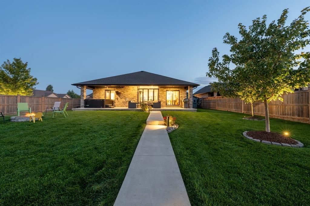 3939 Arie Court, Plympton-Wyoming, ON