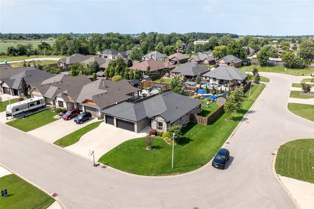 3939 Arie Court, Plympton-Wyoming, ON