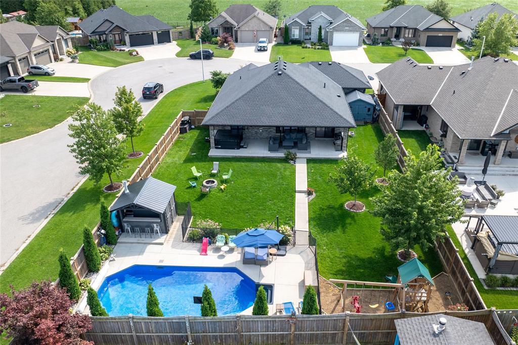 3939 Arie Court, Plympton-Wyoming, ON