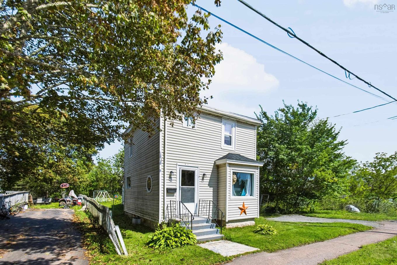 8 Lusby Street, Amherst, NS