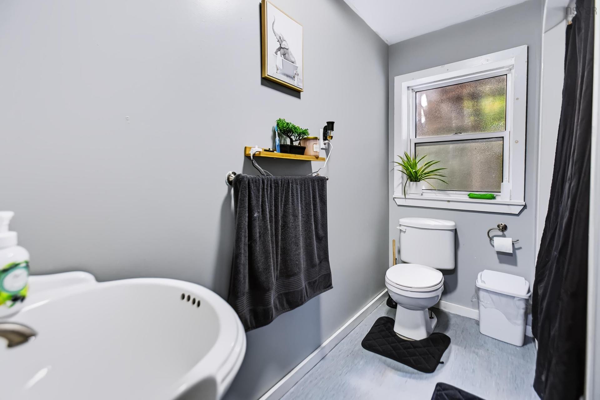 21 Victoria Street W, Amherst, NS