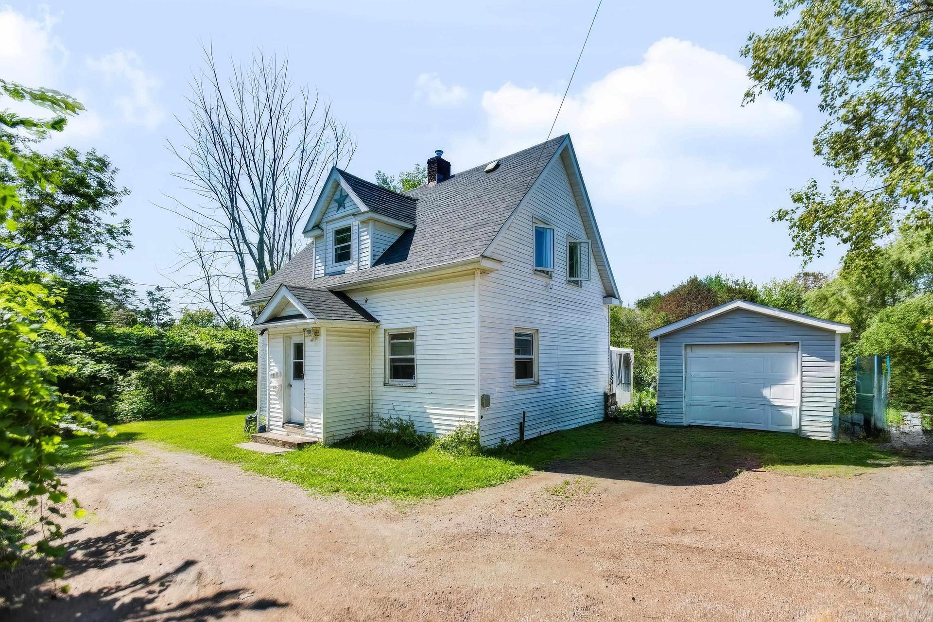 21 Victoria Street W, Amherst, NS