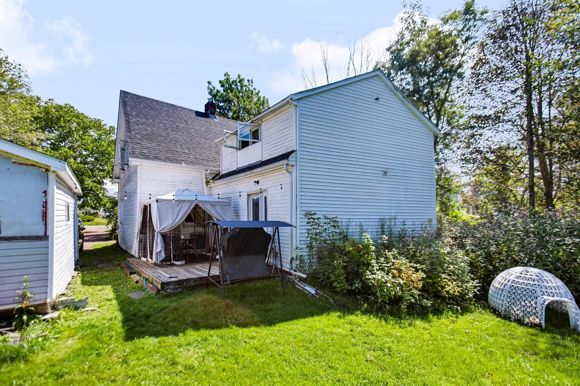 21 Victoria Street W, Amherst, NS