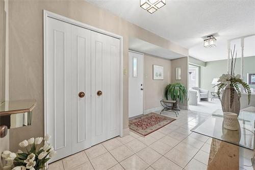 12 Seabrook Cove, Winnipeg, MB 