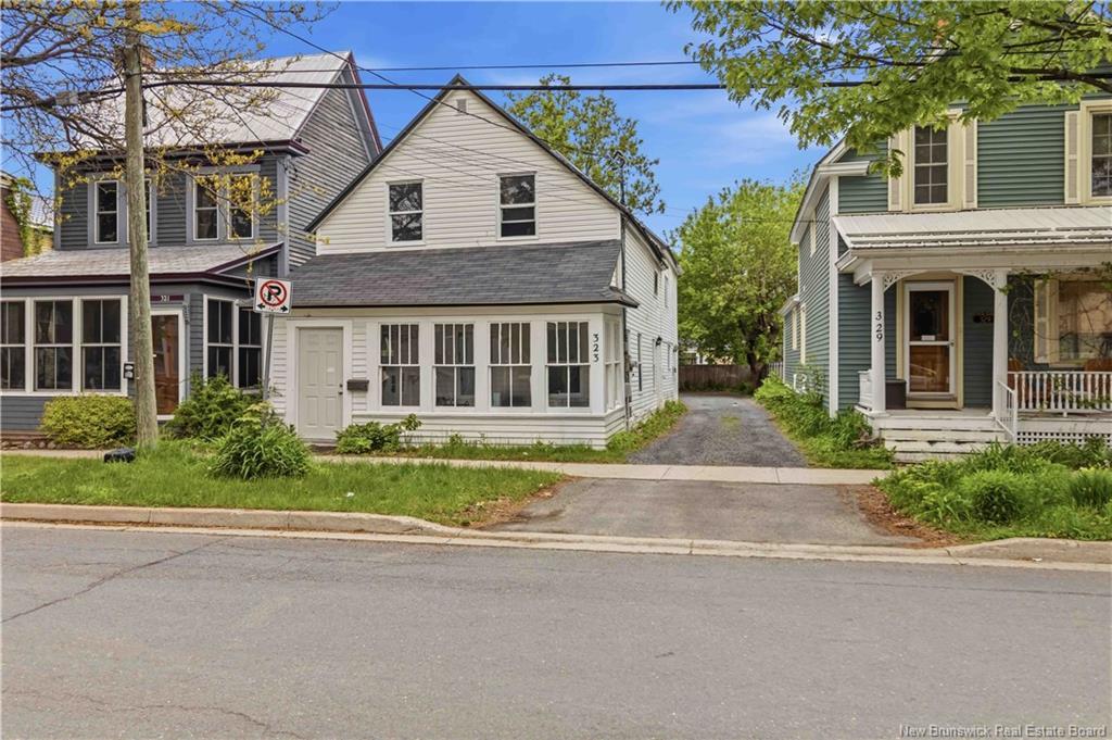 323 Saunders St, Fredericton, NB