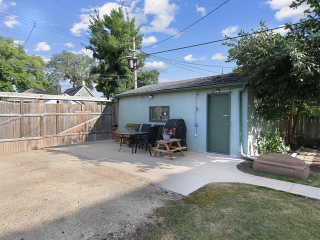 1031 Strathcona St, Winnipeg, MB