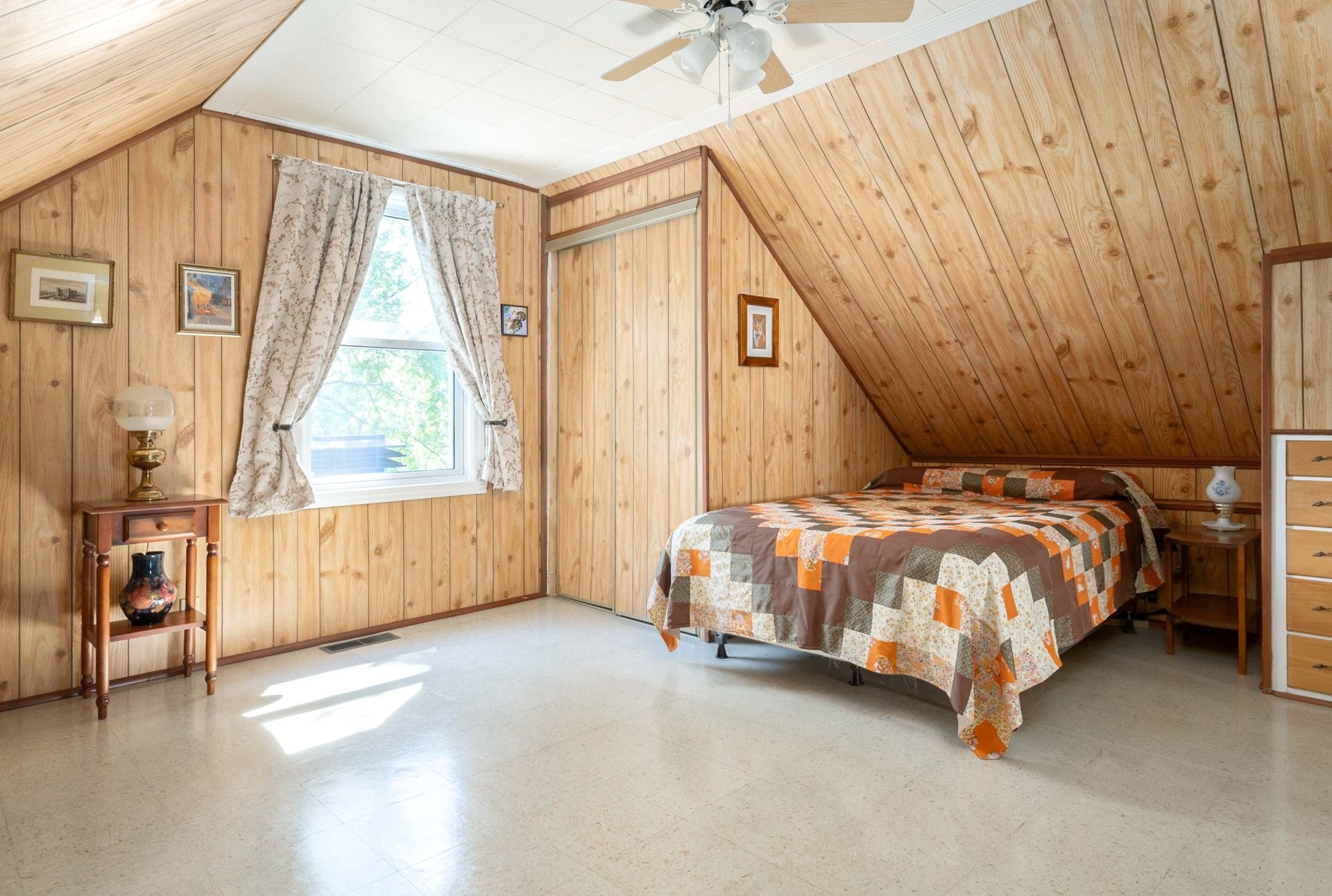 Master Bedroom - 109 Av. Queen, Pointe-Claire, QC
