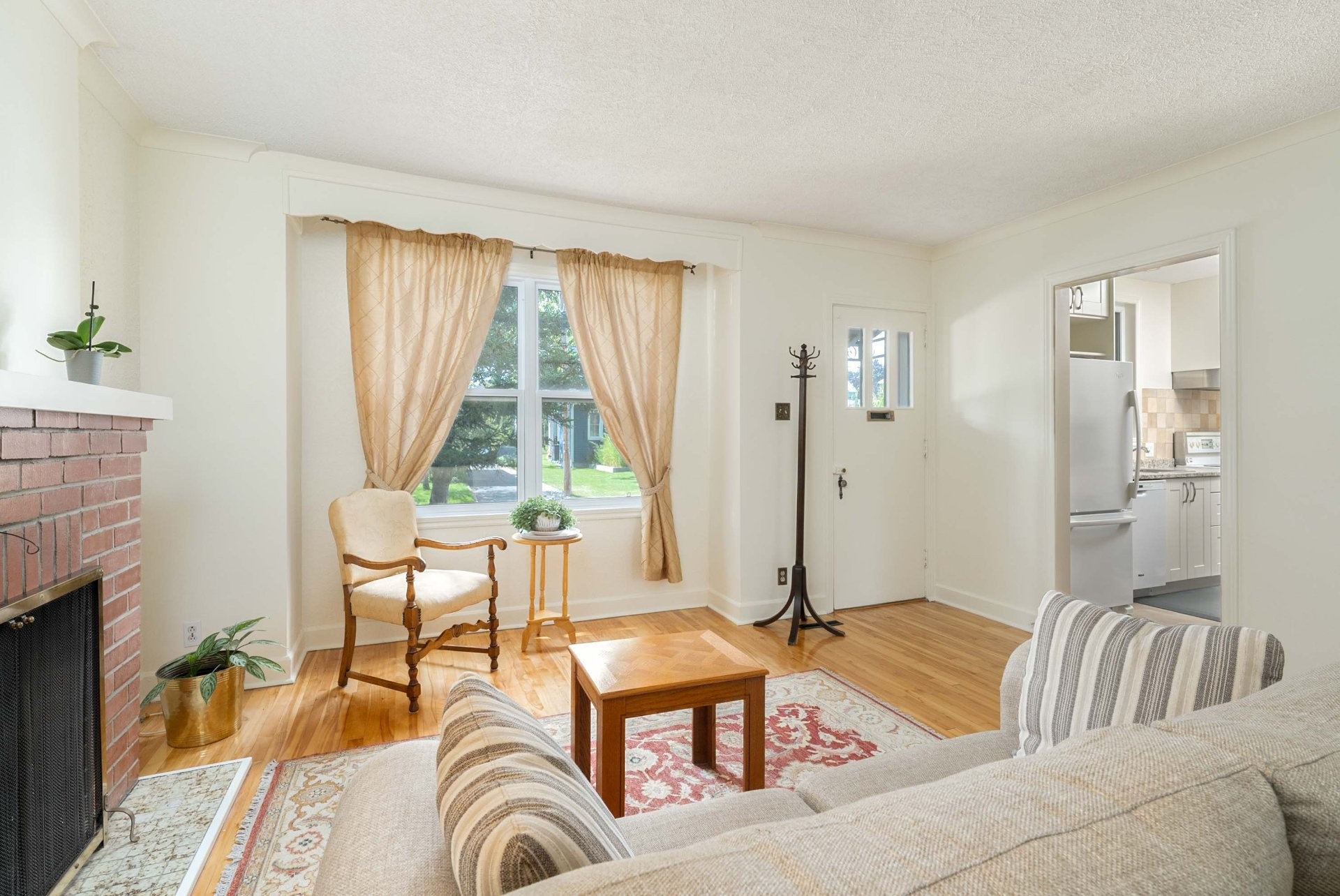 Living Room - 109 Av. Queen, Pointe-Claire, QC
