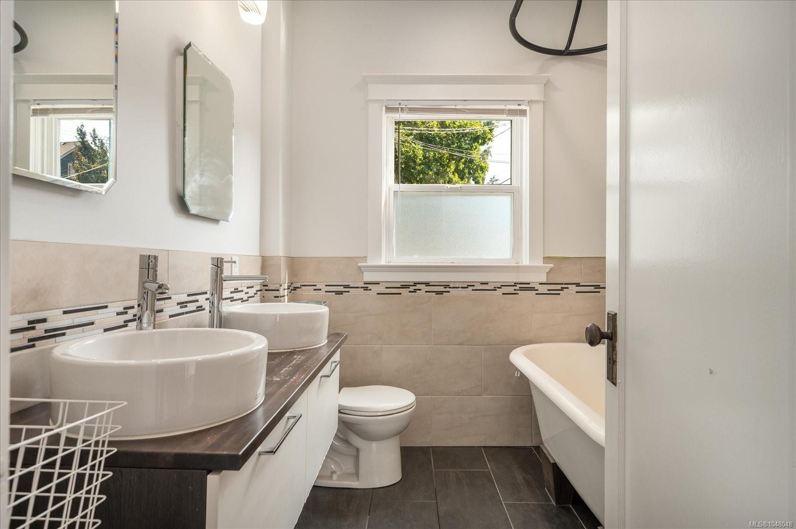 733 Fitzwilliam St, Nanaimo, BC