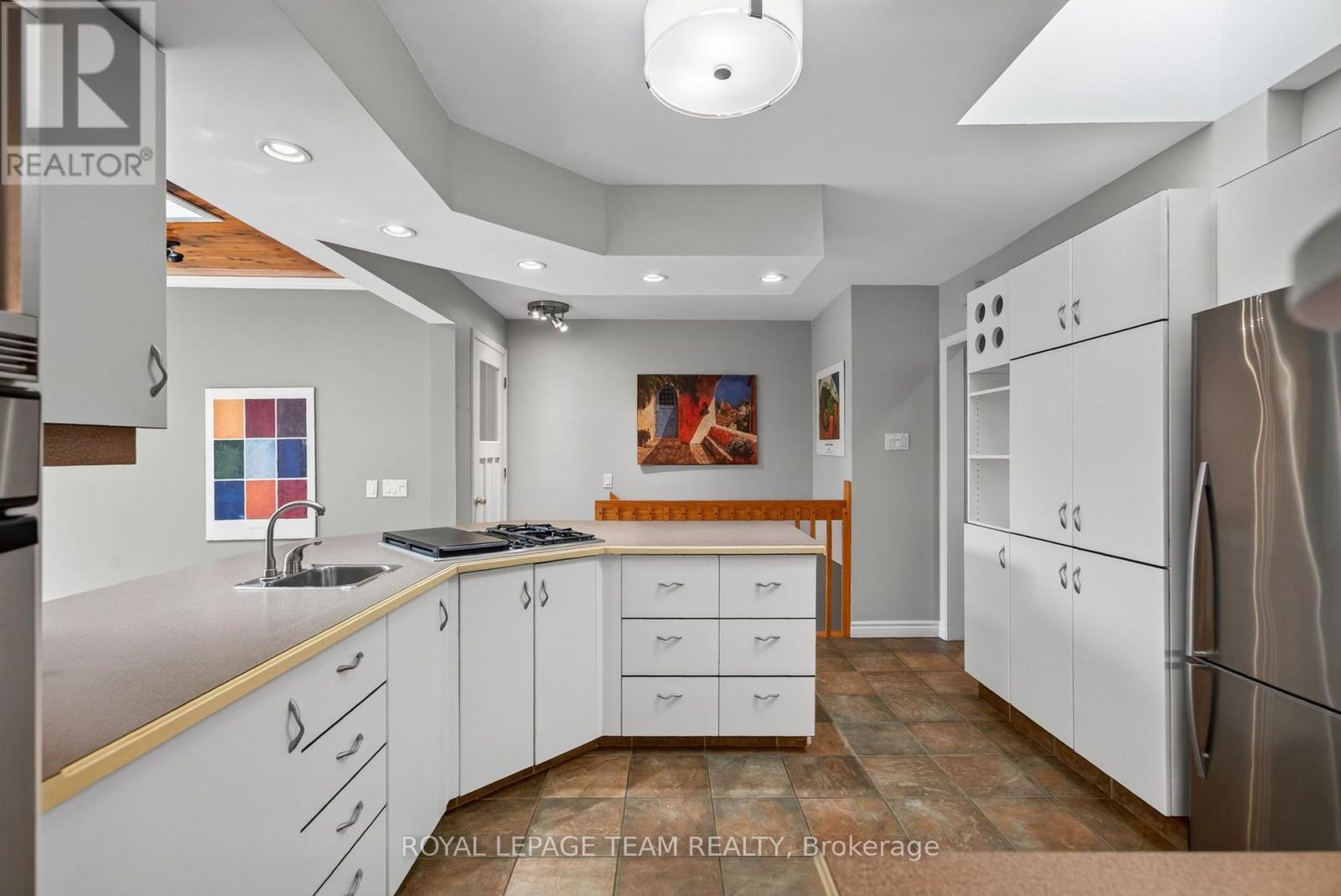 2713 Dupont Street, Ottawa, ON