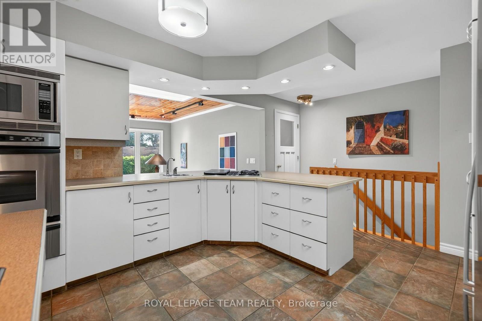 2713 Dupont Street, Ottawa, ON
