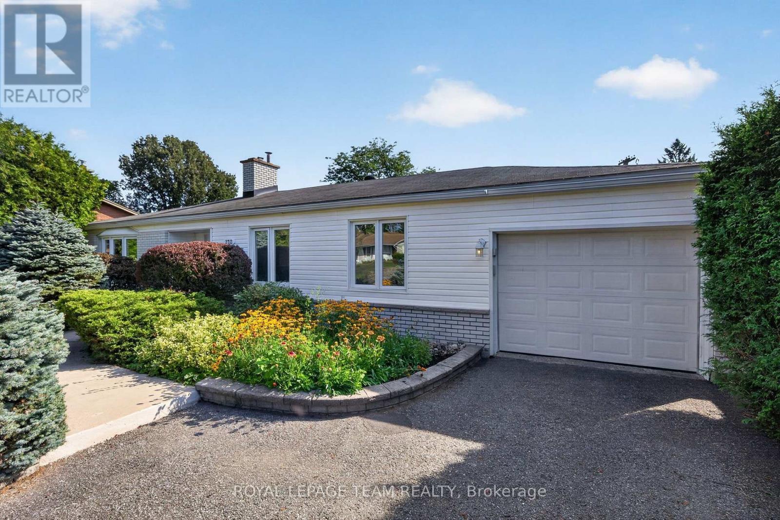 2713 Dupont Street, Ottawa, ON