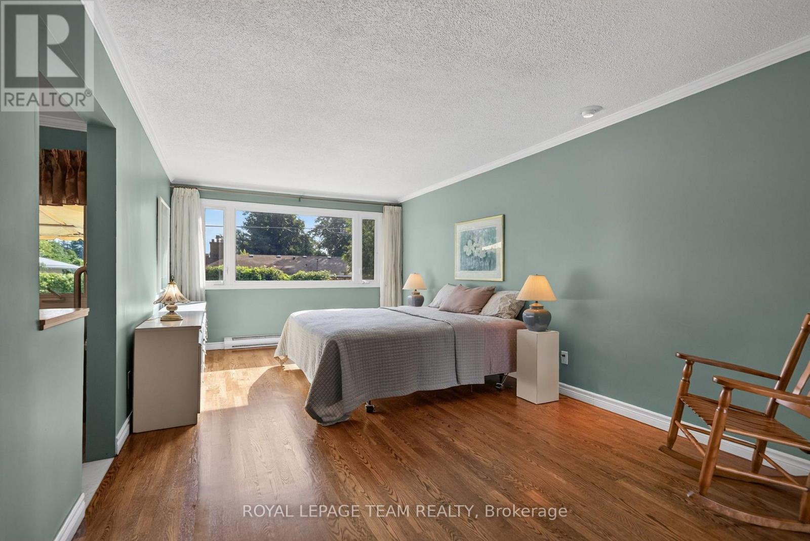 2713 Dupont Street, Ottawa, ON