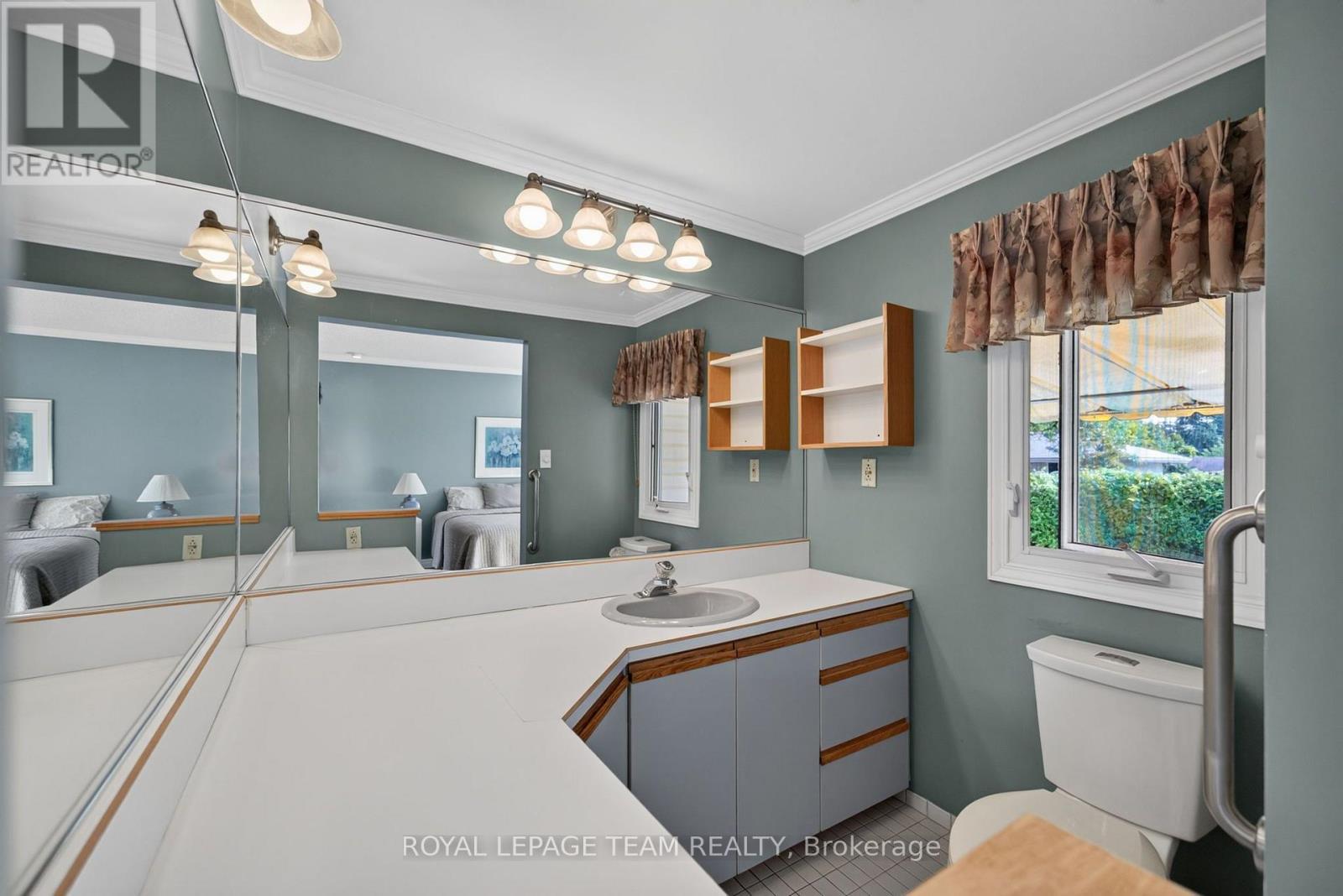 2713 Dupont Street, Ottawa, ON