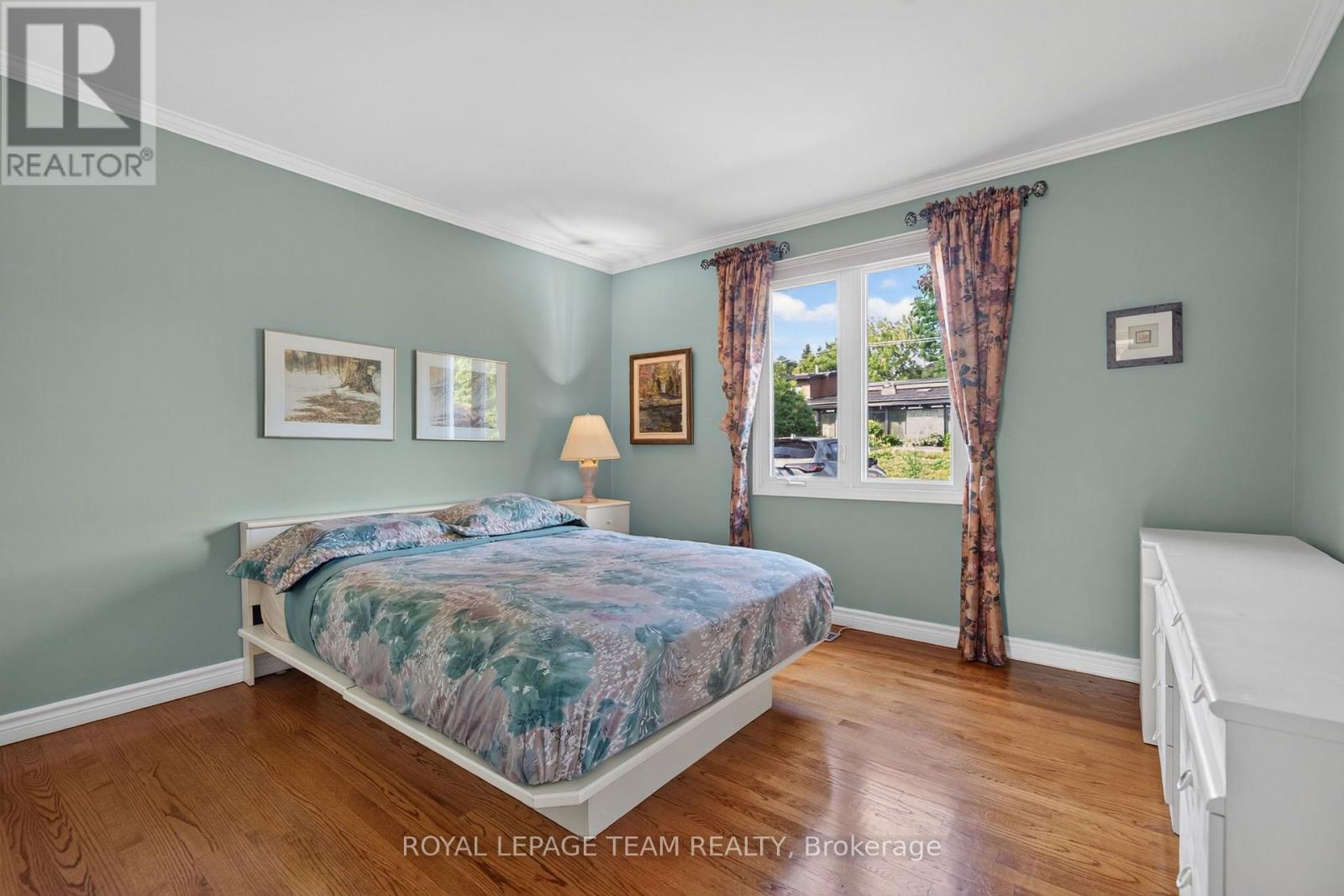 2713 Dupont Street, Ottawa, ON