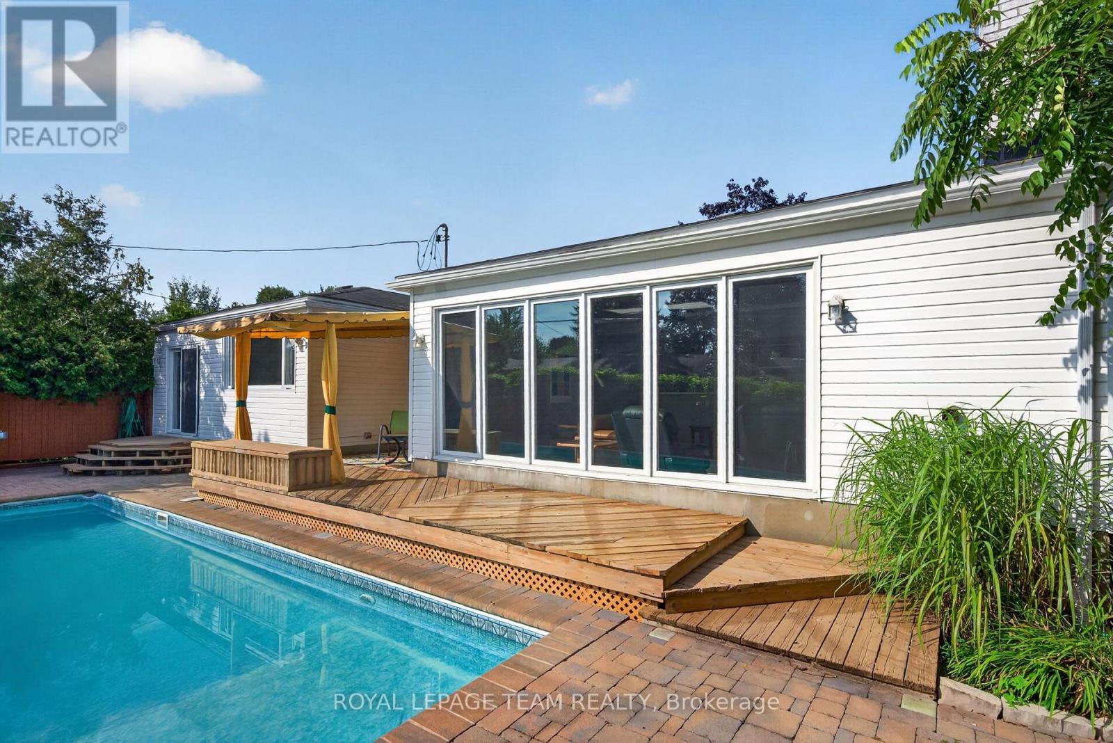 2713 Dupont Street, Ottawa, ON