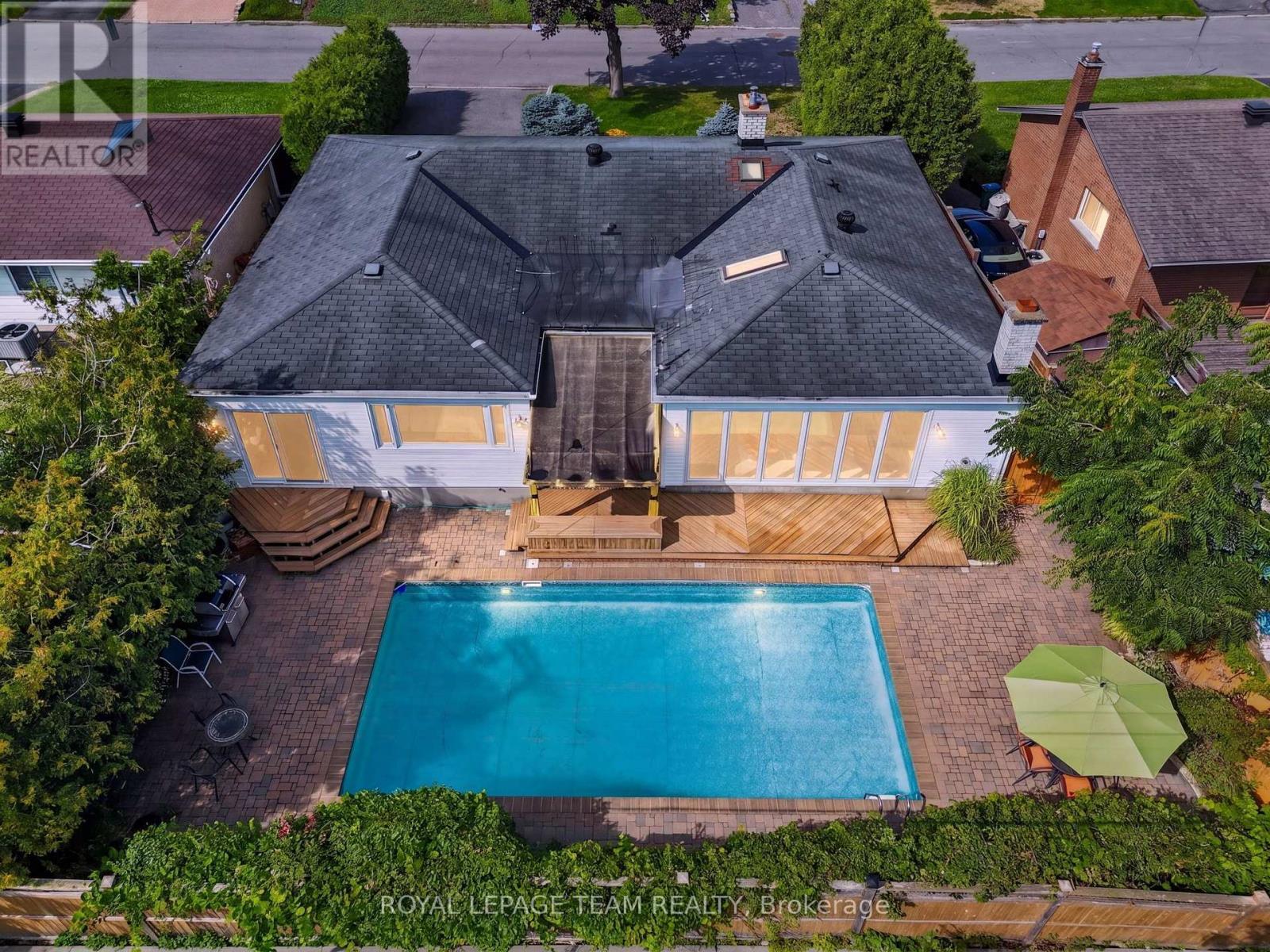 2713 Dupont Street, Ottawa, ON