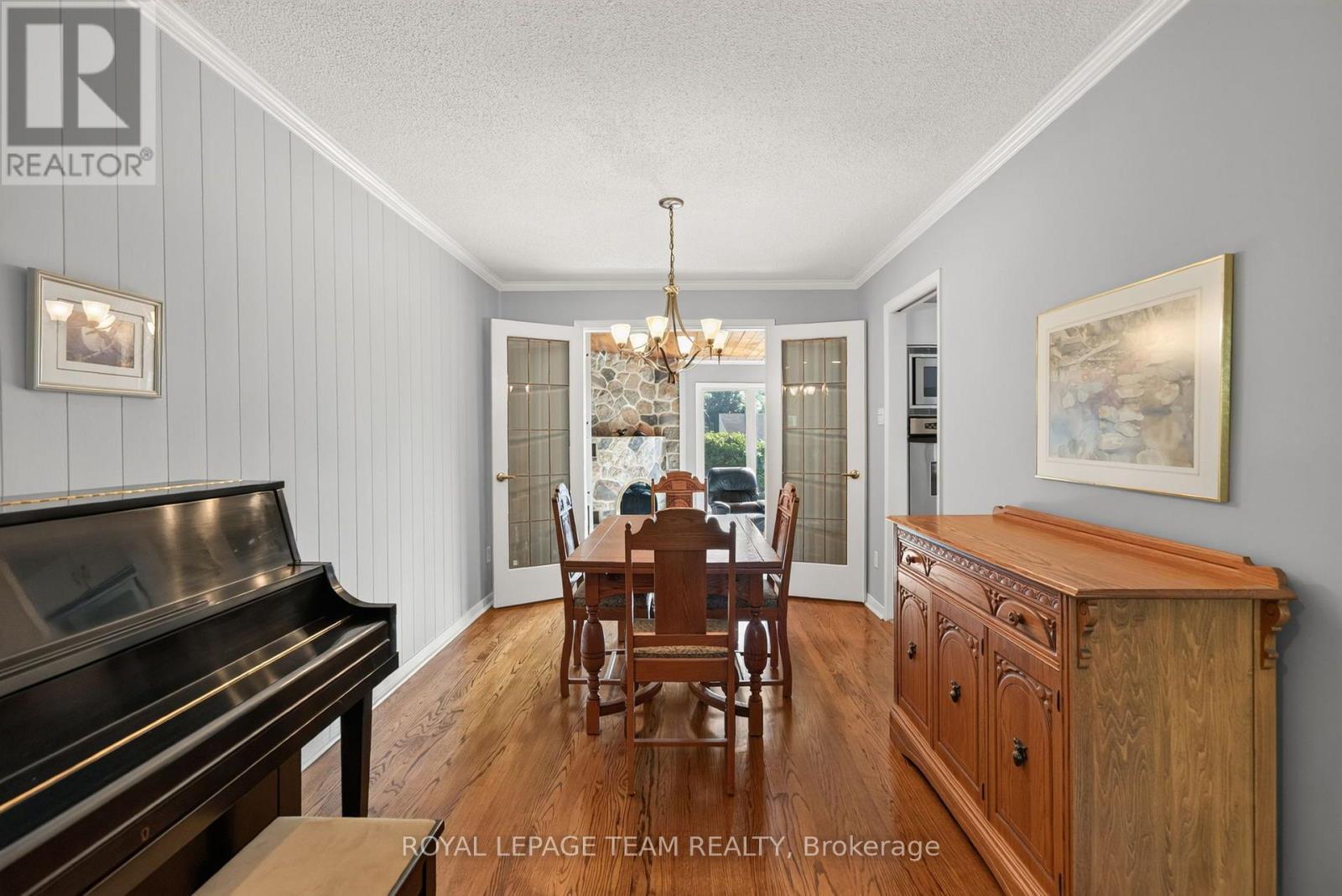 2713 Dupont Street, Ottawa, ON