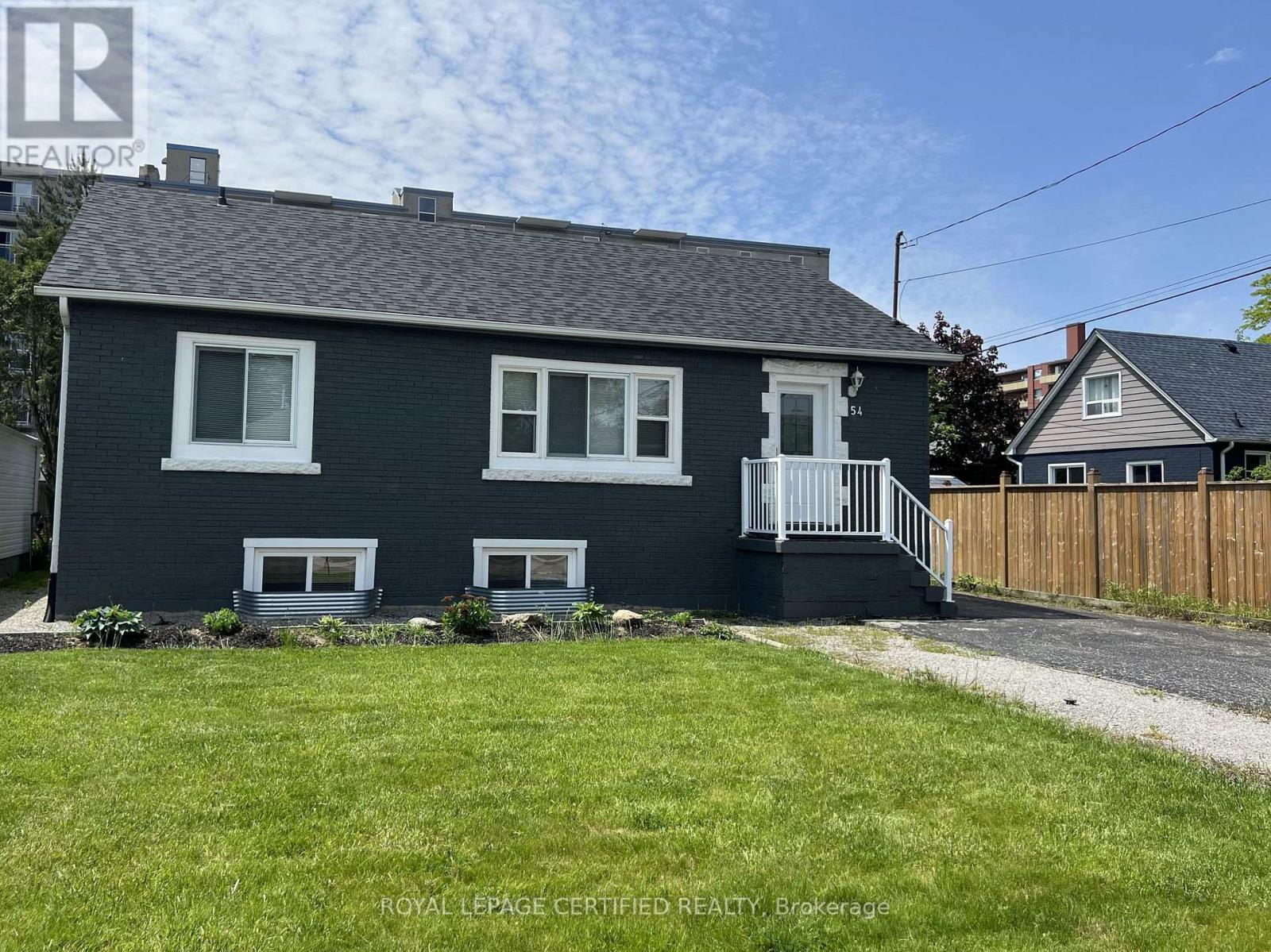 54 Duncombe Drive, Hamilton, ON