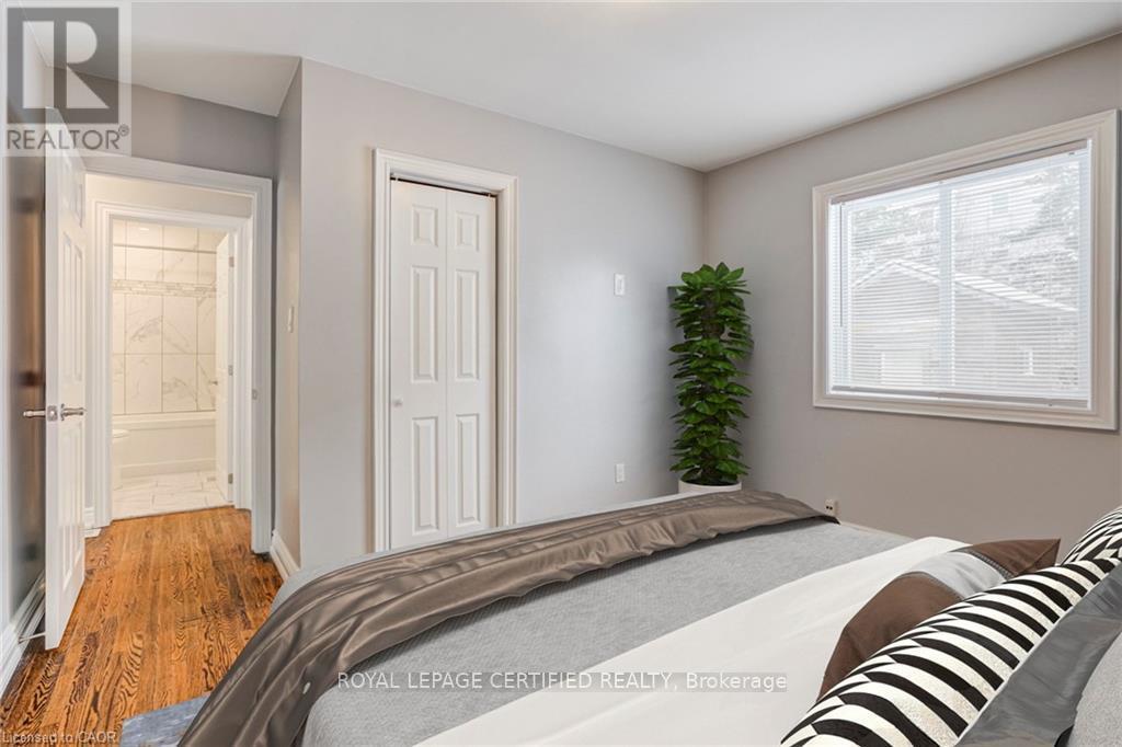 54 Duncombe Drive, Hamilton, ON