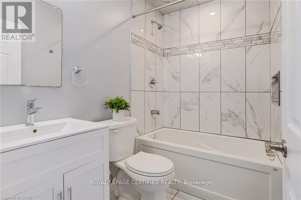 54 Duncombe Drive, Hamilton, ON