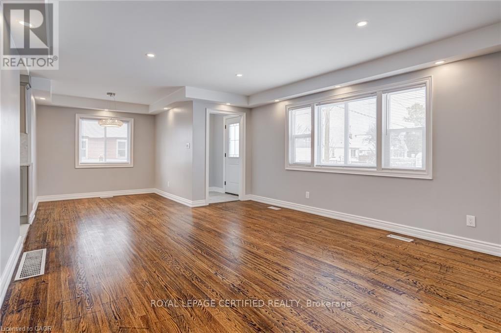 54 Duncombe Drive, Hamilton, ON