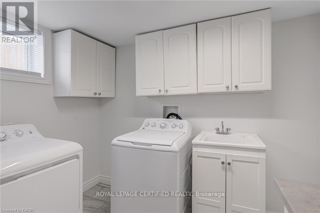 54 Duncombe Drive, Hamilton, ON