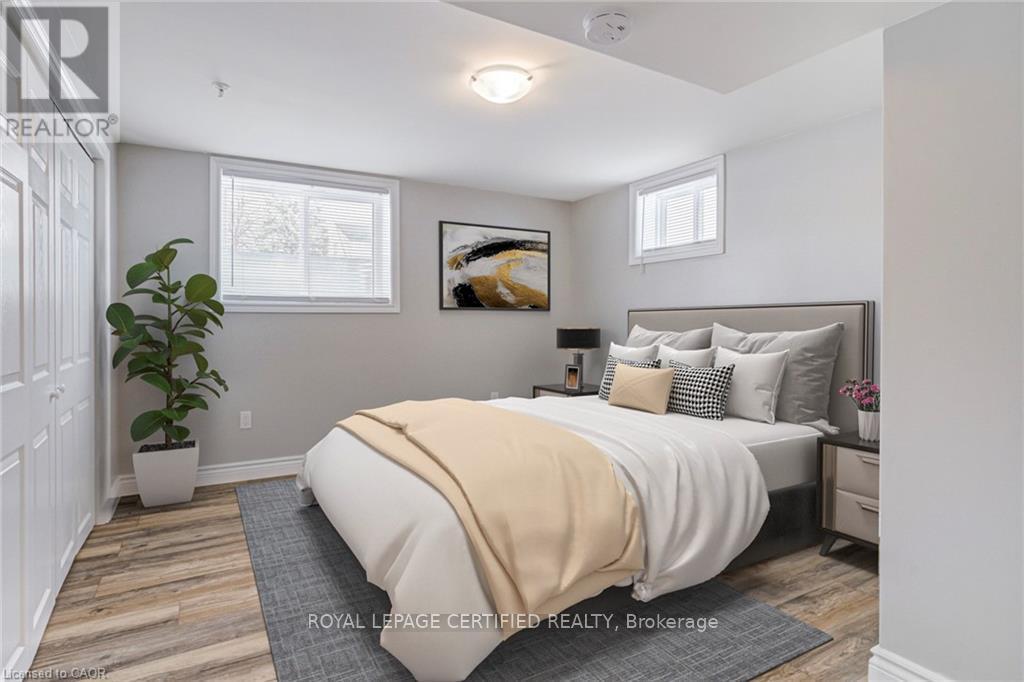 54 Duncombe Drive, Hamilton, ON