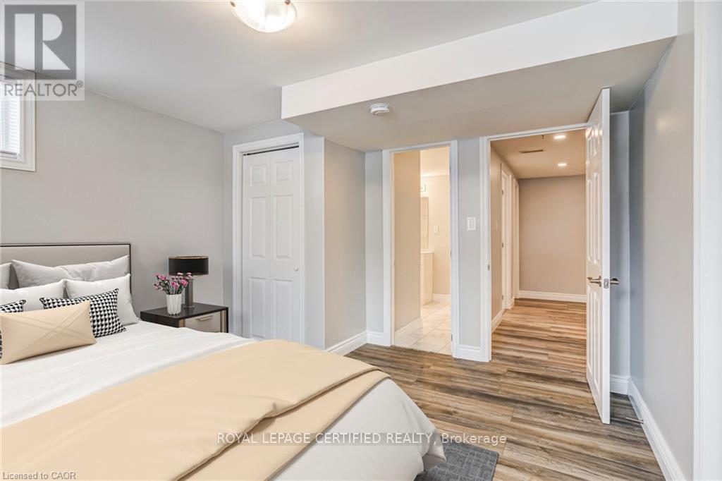 54 Duncombe Drive, Hamilton, ON