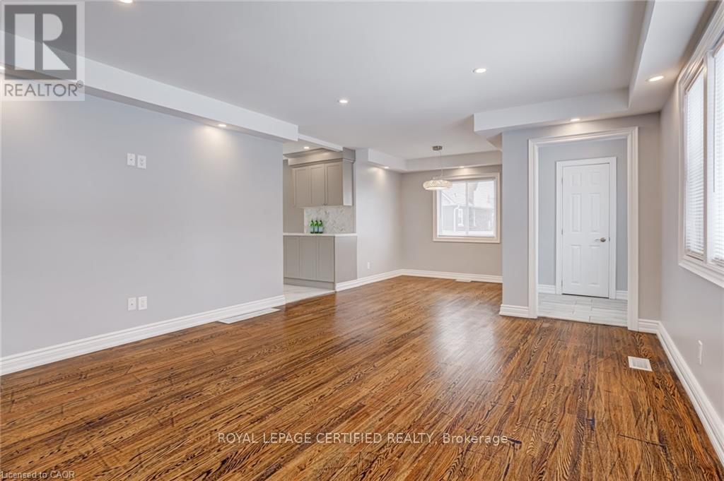 54 Duncombe Drive, Hamilton, ON