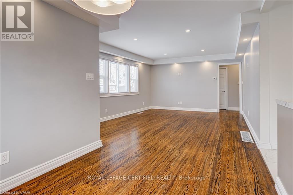 54 Duncombe Drive, Hamilton, ON