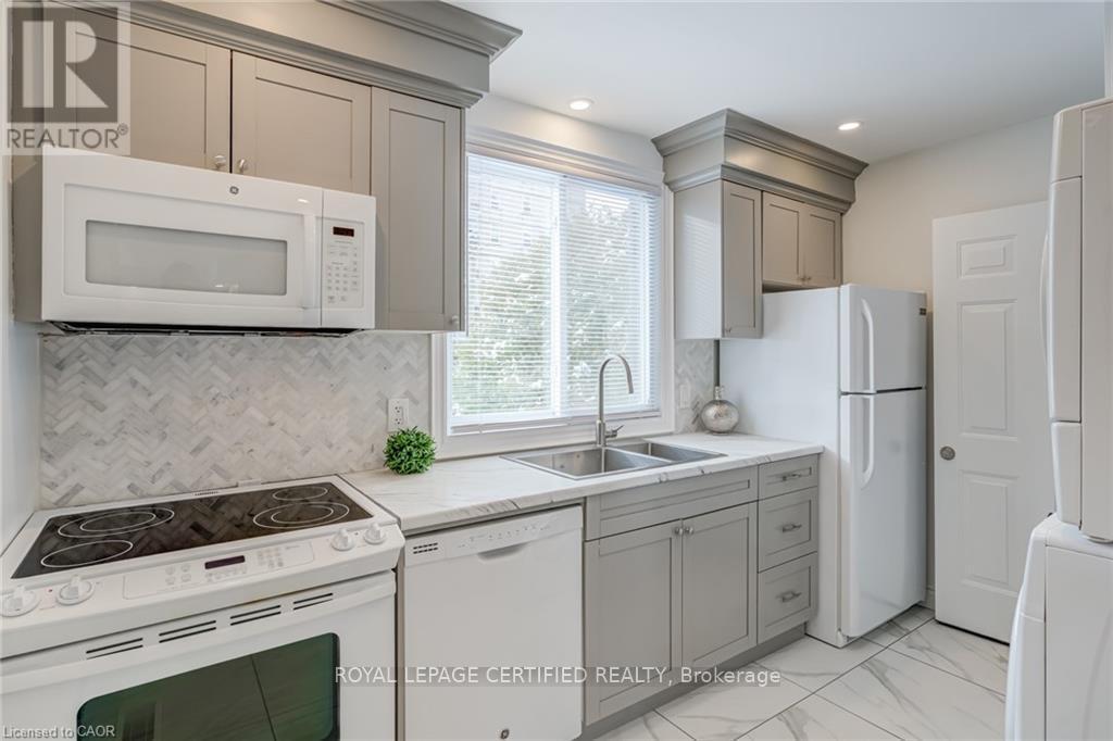 54 Duncombe Drive, Hamilton, ON
