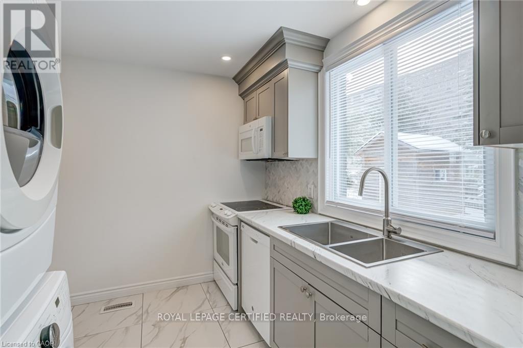 54 Duncombe Drive, Hamilton, ON