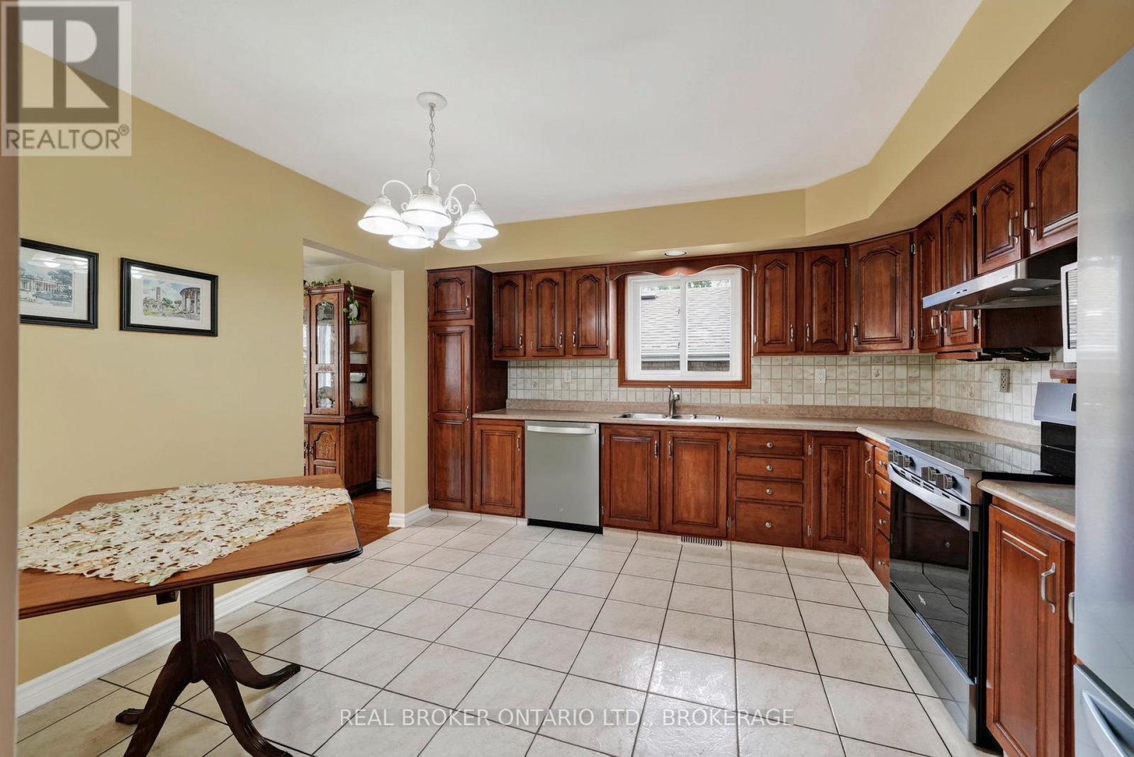 1321 Stormont Drive, Cornwall, ON