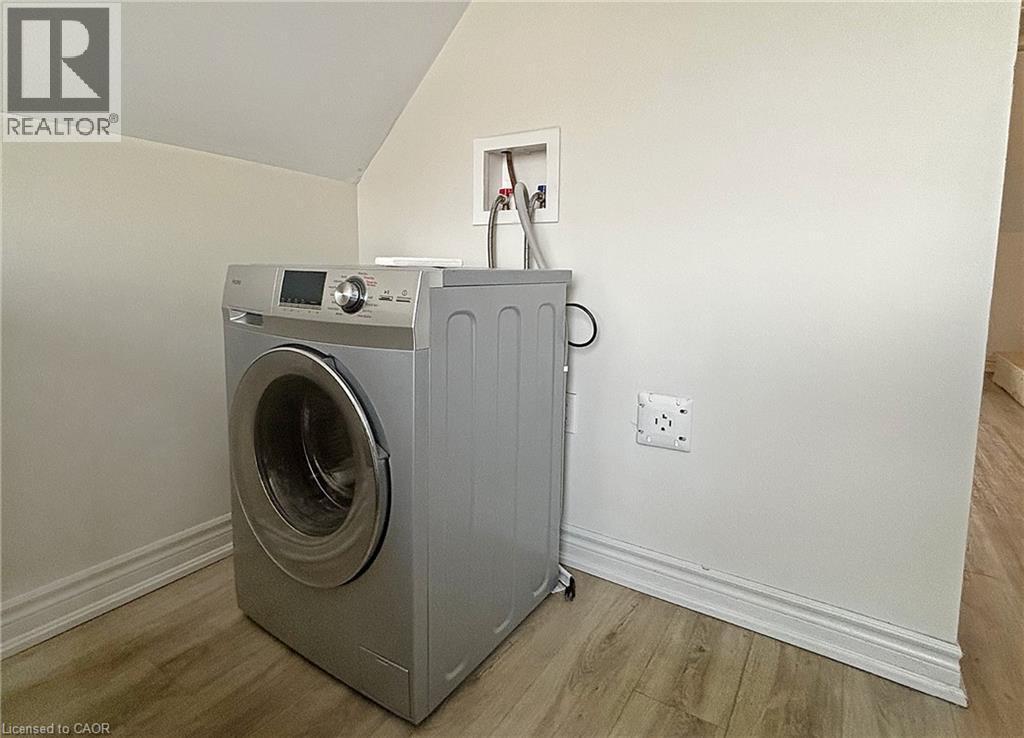 Unit #3 - Residential Studio apartment Washer/dryer combo - 76 Wentworth Street S, Hamilton, ON