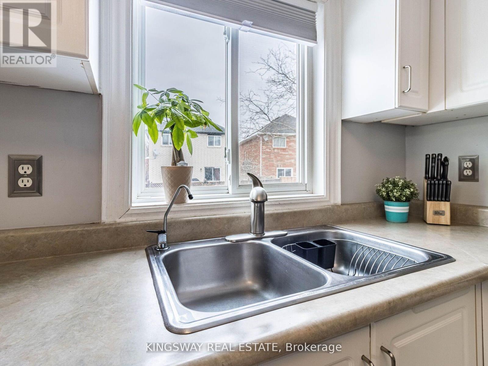 570 Enfield Road, Burlington, ON