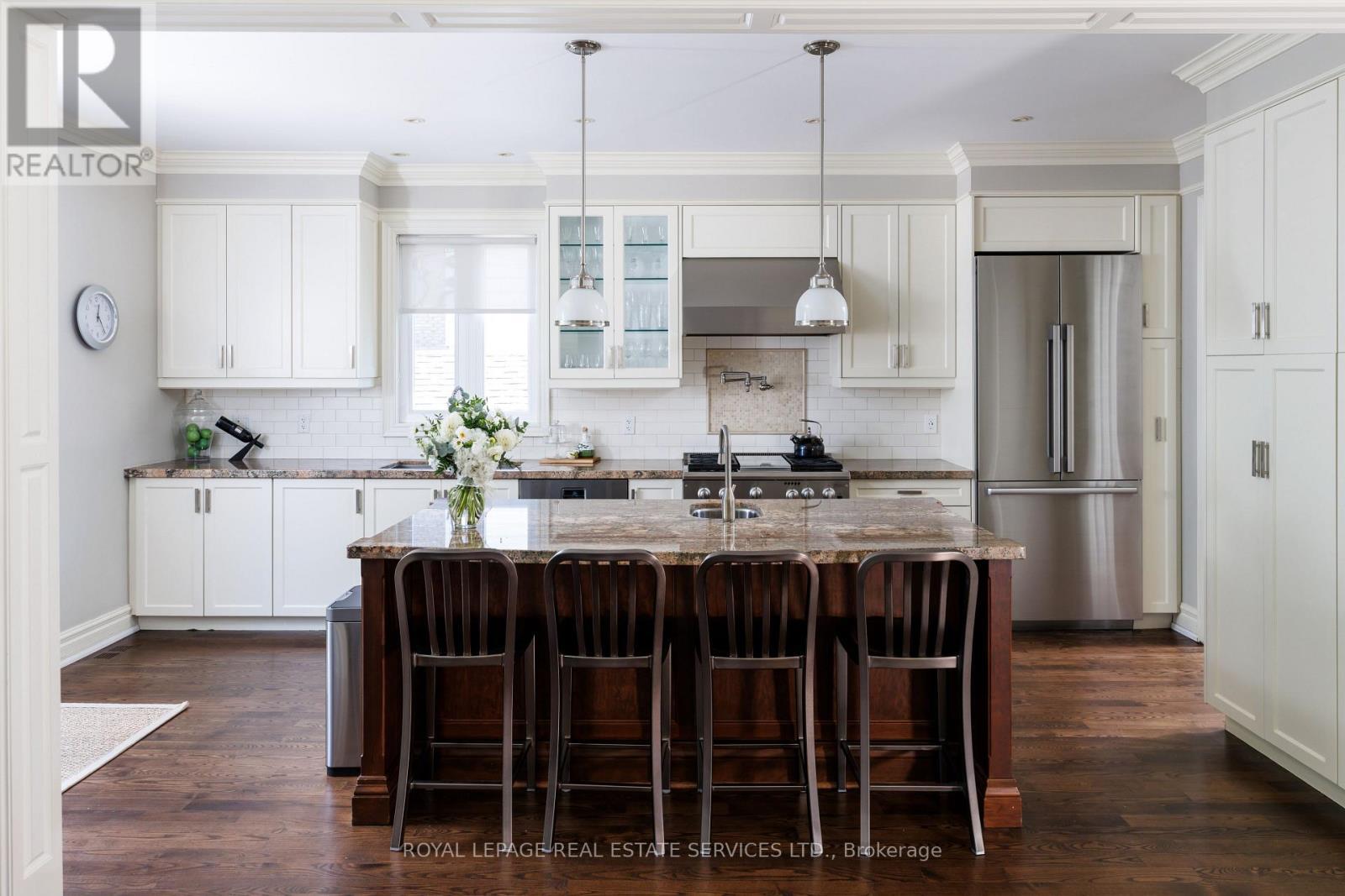 4 Springbrook Gardens, Toronto, ON