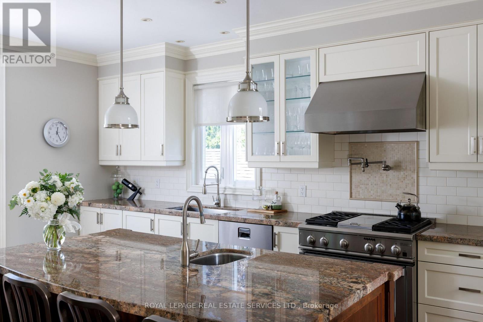 4 Springbrook Gardens, Toronto, ON