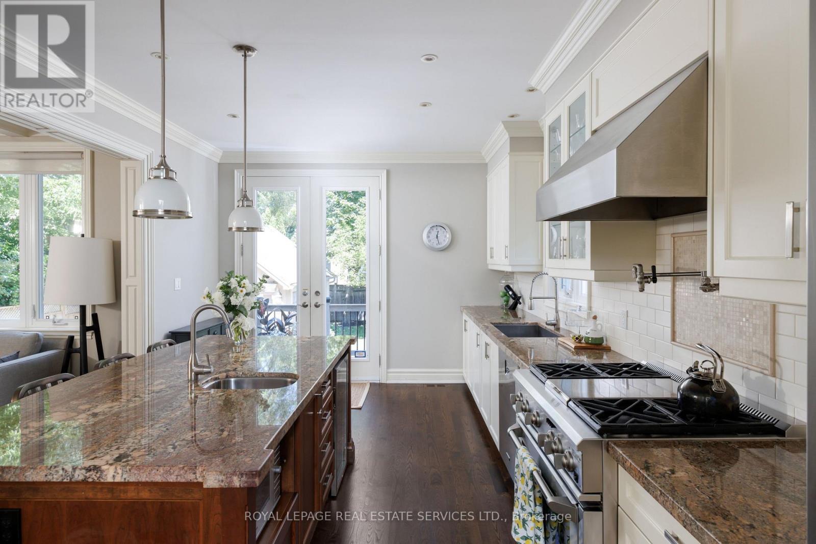 4 Springbrook Gardens, Toronto, ON