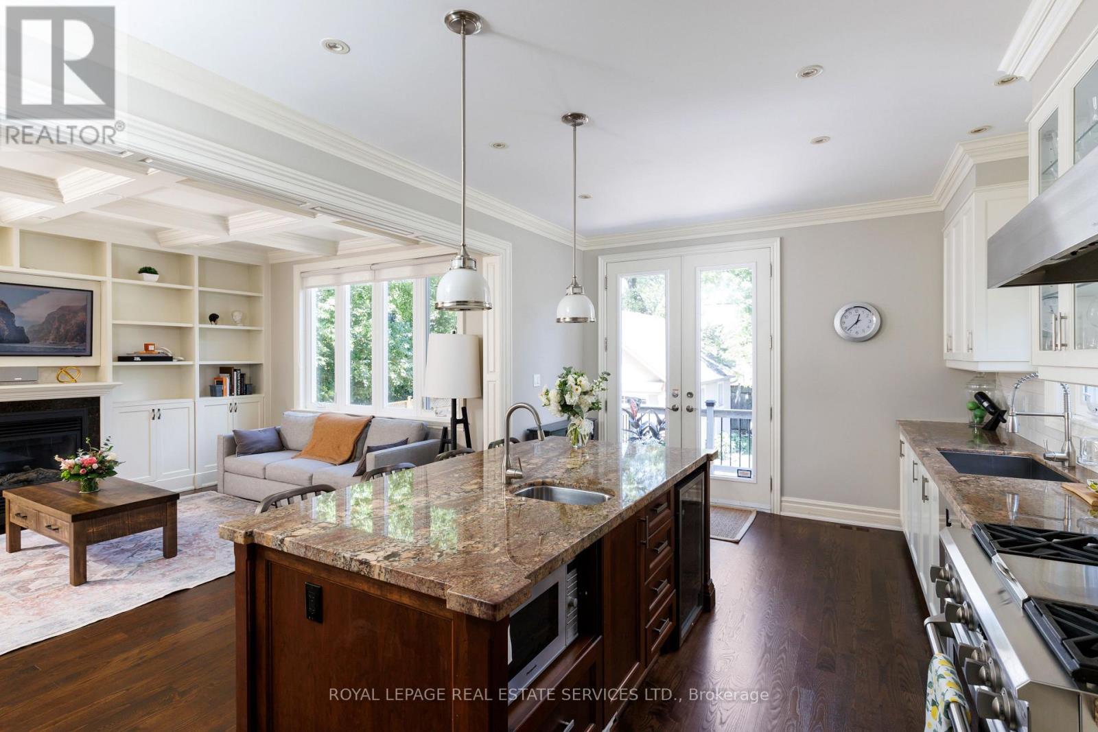 4 Springbrook Gardens, Toronto, ON