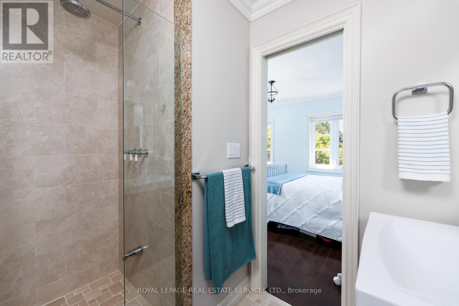 4 Springbrook Gardens, Toronto, ON