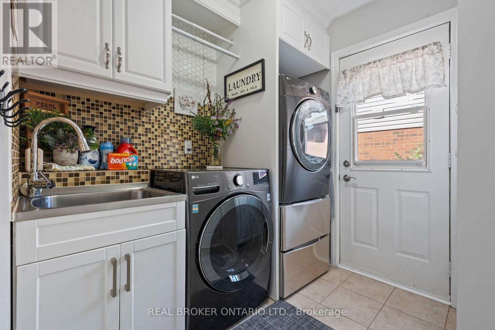 Laundry Room - 260 Granite Hill Road, Cambridge, ON