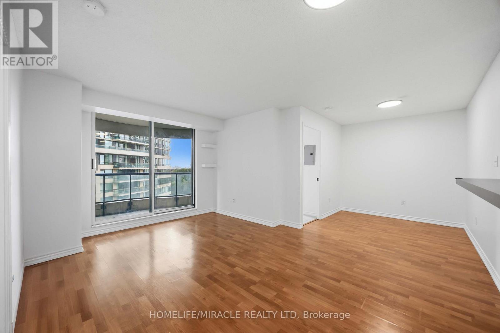 1010 - 7 Lorraine Drive, Toronto, ON