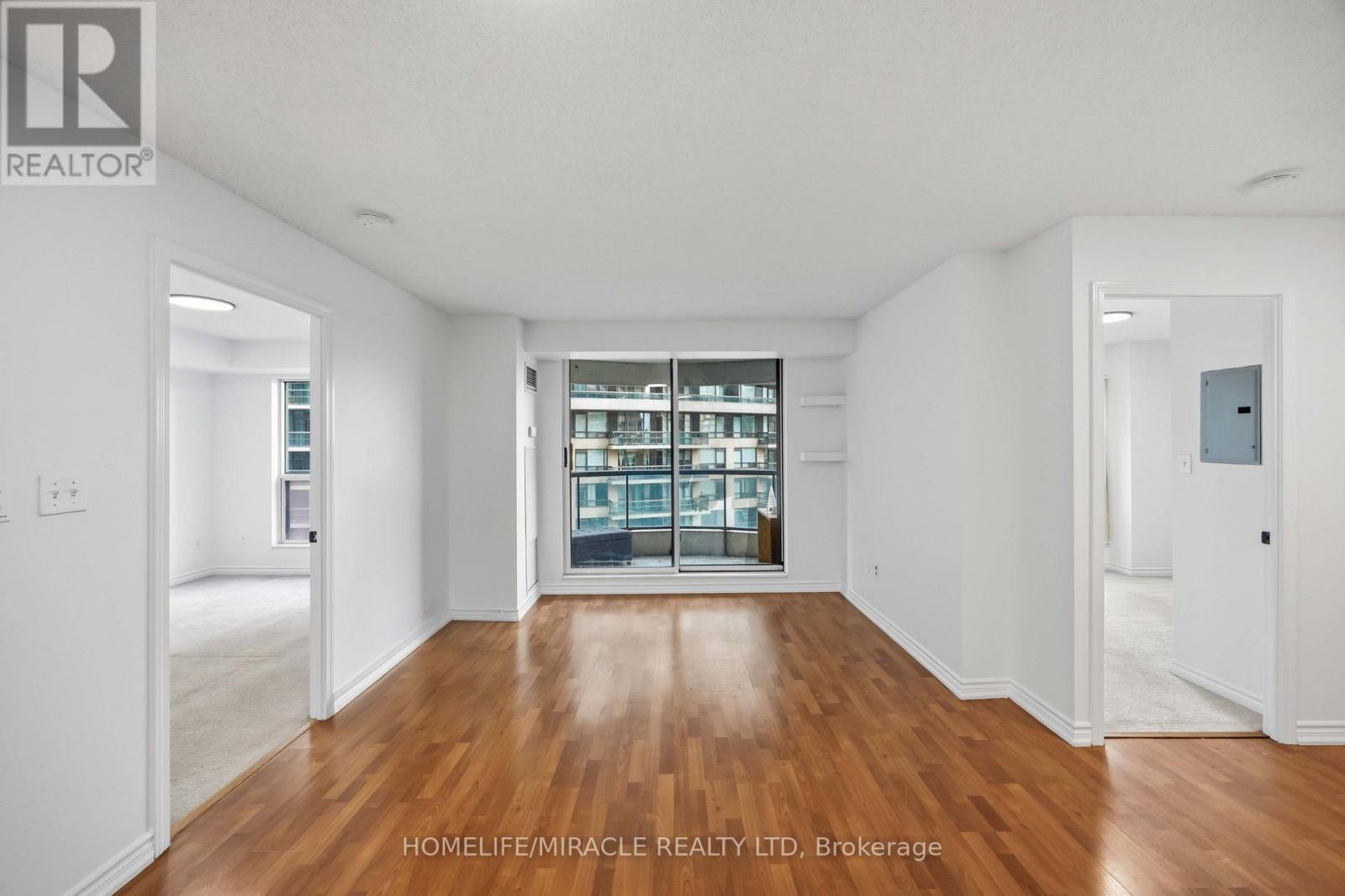 1010 - 7 Lorraine Drive, Toronto, ON