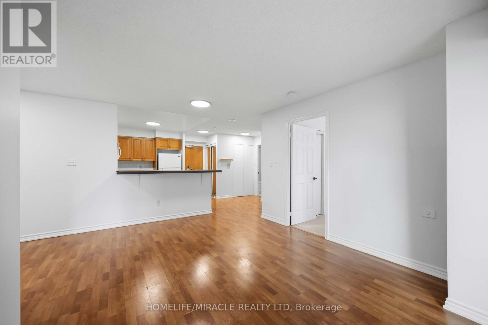 1010 - 7 Lorraine Drive, Toronto, ON