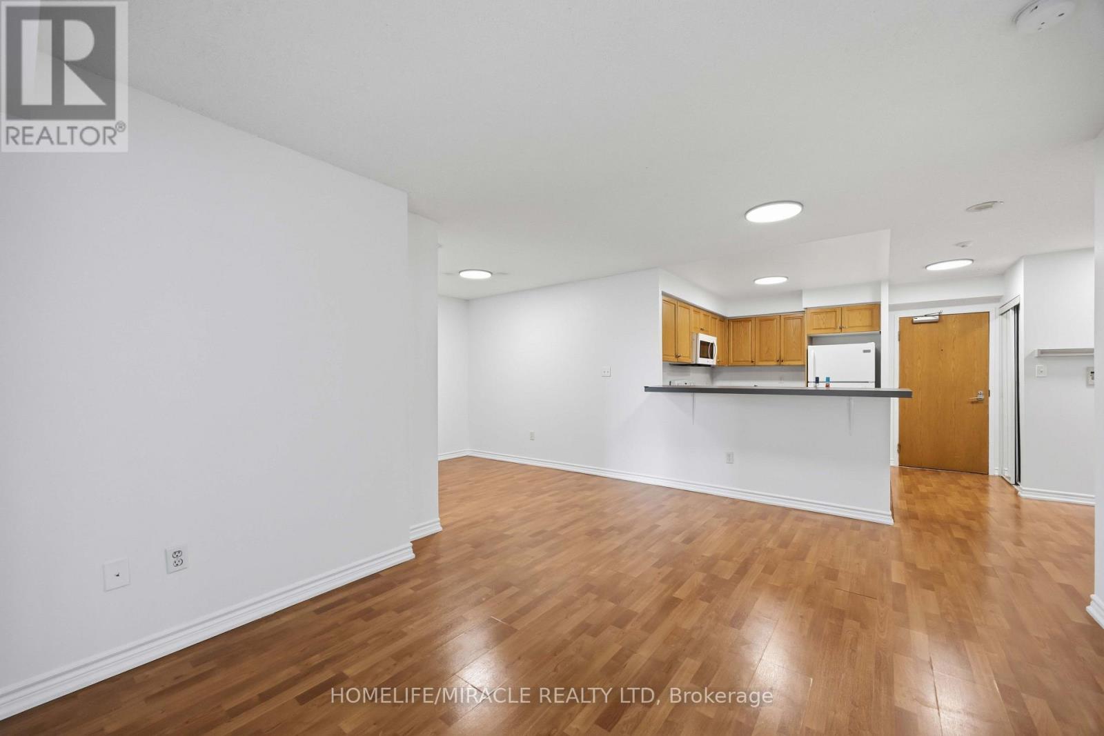 1010 - 7 Lorraine Drive, Toronto, ON